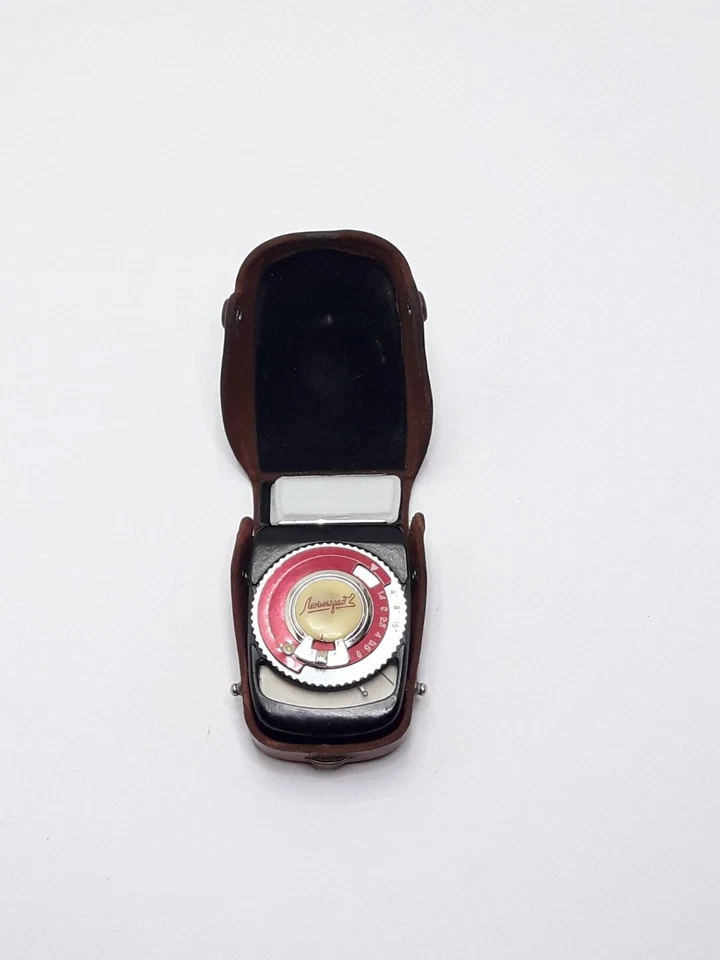Vintage Leningrad 2 Exposure Meter Manual Analogue Light Meter Leather Case Old - Image 1 of 4