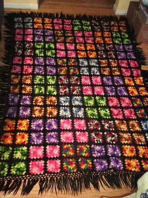Colorida manta cuadrada de retazos de ganchillo abuela afgana 46’ X 66’ Foto 1 de 3