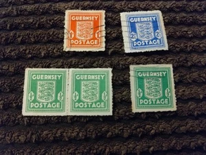 Five Guernsey Pre-decimal Stamps (3 x 1/2 d, 1d, 2 1/2d) - Picture 1 of 5