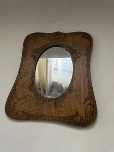 Antiker ovaler Spiegelrahmen Pyrographie holzgebrannt mit floralen Motiven. - Bild 1 von 5