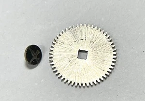 Movement UNIVERSAL GENEVE 332 For Pieces Replacement Part: 415 - Picture 1 of 2
