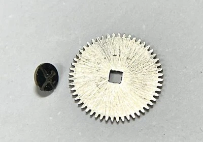 Movement UNIVERSAL GENEVE 332 For Pieces Replacement Part: 415 - Image 1 of 2