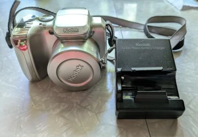 Kodak EasyShare Z612 Digital Camera 6.1MP  12x Optical Zoom Rechargable Battery - Image 1 of 4