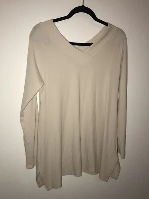 Túnica crema Soft Surroundings para mujer talla pequeña jersey acanalado cuello en V delantero y trasero Foto 1 de 4