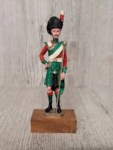 METAL PAINTED HIGHLANDERS SOLDIER FIGURE - Picture 1 of 2