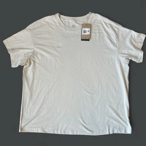 NWT Nike Women's 100% Cotton Embroidered Logo Tee/  T-Shirt Size 1X   FJ2739-104 - Picture 1 of 6