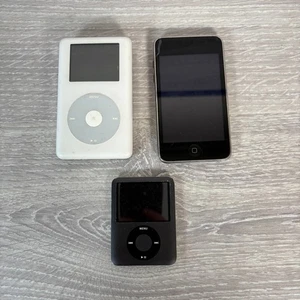 Paquete iPod para repuestos o reparaciones - Clásico 60 GB táctil Nano 3x iPod defectuoso - Imagen 1 de 6