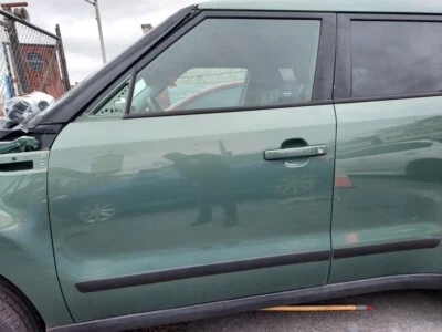 KIA SOUL REAR LEFT DRIVER SIDE COMPLET DOOR  OEM 2014 - 2019 - Image 1 of 2