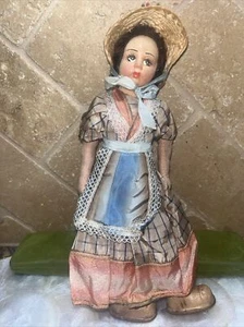 Muñeca étnica vintage hecha a mano de 1930 9” de Italia vestido a cuadros y sombrero con flores - Imagen 1 de 9