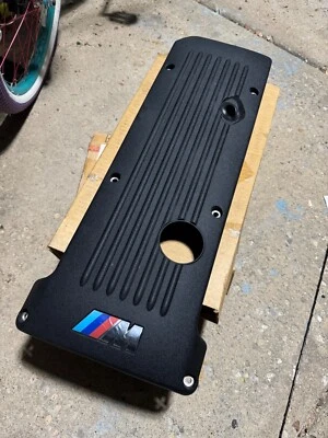 2006-2008 BMW Z4M OEM engine/ valve cover - Image 1 of 2