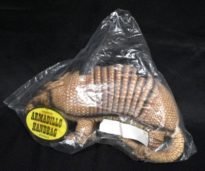 Cartera de mano de felpa Accoutrements Armadillo 1996 vintage con etiquetas - ¡sellada! Foto 1 de 4