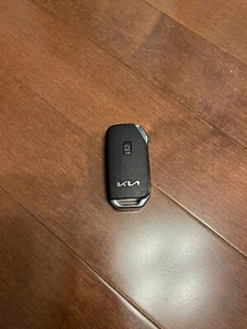 GENUINE KIA STINGER KEY REMOTE FOB 4 BUTTONSTQ8-FOB-4F46 433MHz - Picture 1 of 3