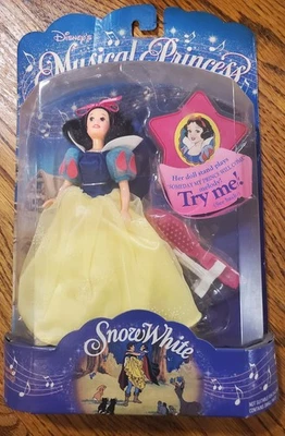 *VTG Disney's Musical Princess Collection Snow White doll 1994 (Needs Batteries) - Image 1 of 2