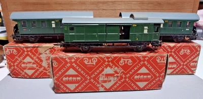 3 VINTAGE MARKLIN PASSENGER AND CATTLE? CARS 1950'S 3 RAIL HO 3291 AND 3294 - Image 1 of 4