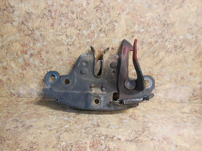 Conjunto de liberación de pestillo de capó OEM Mitsubishi Eclipse 2000-2005 Foto 1 de 2