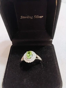 Schöner ovaler Peridot mit Kristall Heiligenschein in Sterlingsilber Ring Geschenk für sie - Bild 1 von 13