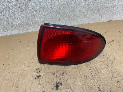 Luz trasera lateral del pasajero derecho Chevrolet Cavalier 2000 a 2002 OEM S1616 DW Foto 1 de 4