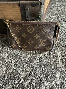 Louis Vuitton Mini Pochette Monogram 2016 Excellent Condition - Picture 1 of 12