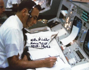 MILTON WINDLER SIGNED 8x10 PHOTO APOLLO 13 FLIGHT DIRECTOR NASA HERO BECKETT BAS - Picture 1 of 2