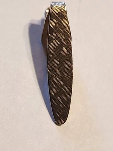 Tie Clip Tie Bar Tie Clasp Brass Tone Etched Fancy Vintage 1-3/8" Patent 2853761 - Picture 1 of 11
