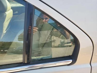 Vidrio/ventana de ventilación de puerta trasera izquierda (tinte solar AS2) 2006-2012 Ford Fusion Foto 1 de 4