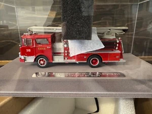 Fire Replicas FR063-310 1970 Mack CF 54' Squirt FDNY Engine 310 Brooklyn 1:50 - Imagen 1 de 4