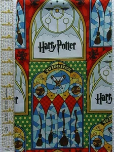 NUEVO Y DIFÍCIL DE ENCONTRAR TELAS CAMELOT HOGWARTS HARRY POTTER VIDRIERAS DE QUIDDITCH *Algodón* - Imagen 1 de 3