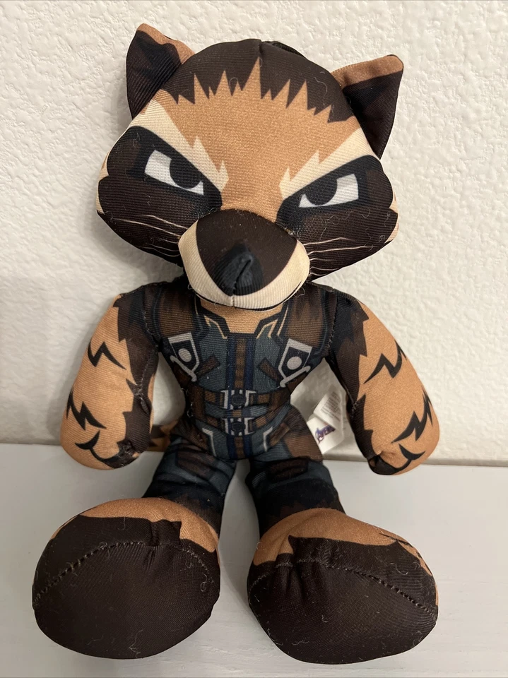 "JUGUETE DE PELUCHE MARVEL AVENGERS ROCKET MAPACHE 14"" (USADO)" Foto 1 de 4