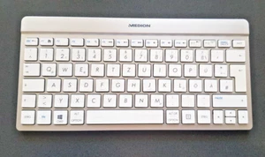 Kleine handliche Bluetooth Tablet Tastatur/ Keybord von Medion P81034 * MD86739 - Bild 1 von 2
