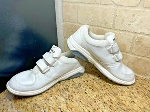 New Balance Womens 813 White Walking Shoes Sneakers SIZE 9 2A WWB13HWT - Picture 1 of 9