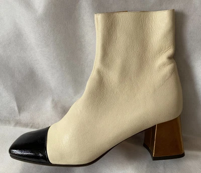 CHIE MIHARA VINTAGE LEATHER ANKLE CAP TOE BOOTIES IN CREAM GOLD TONE HEEL 39.5 - Image 1 of 4
