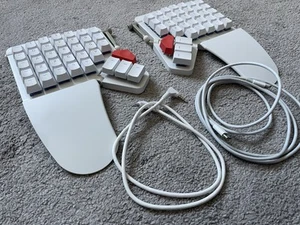 Zsa Moonlander Mark 1 Mechanical Keyboard Ergonomic Split, RGB, Programmable - Photo 1/12
