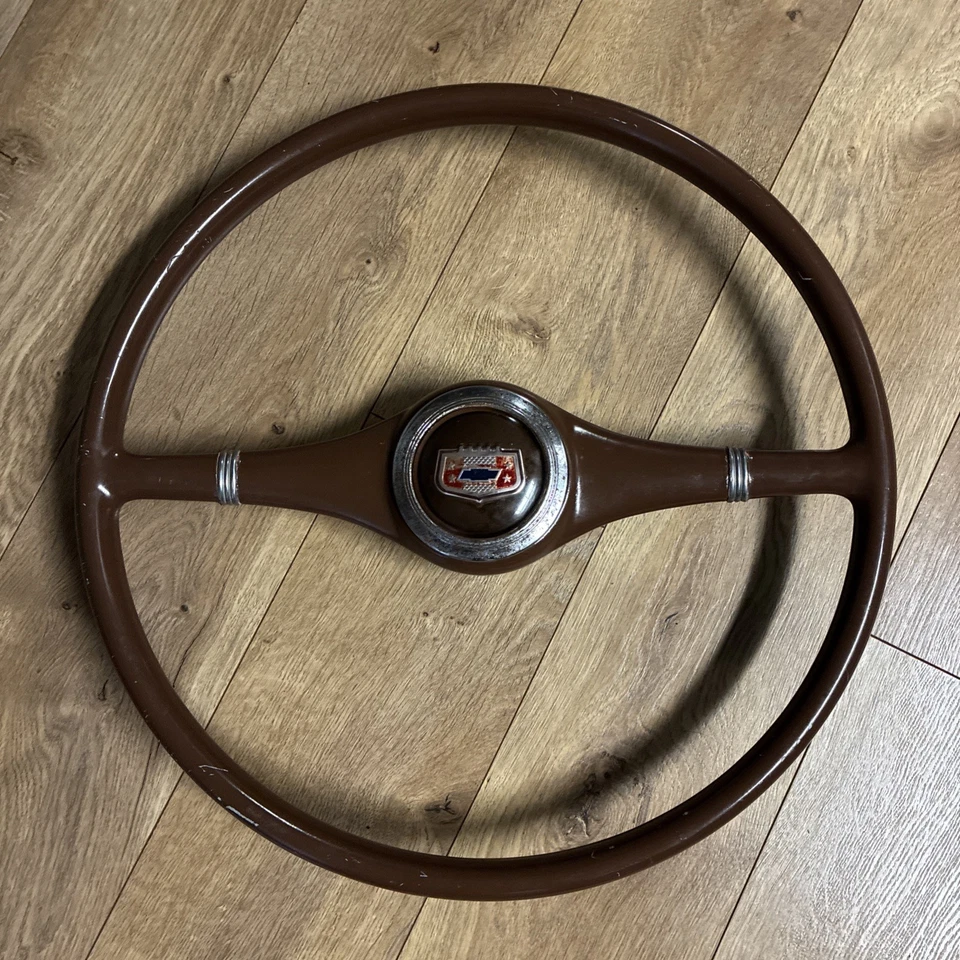Volante Chevrolet Chevy 1941-48 Special Deluxe marrón bocina botón 2 radios Foto 1 de 4