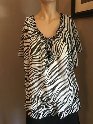 *¡BLUSA AB STUDIO 2 PIEZAS ESTILO CAMPESINO BLANCO Y NEGRO CON CAMI BLANCA!  TALLA S #526 Foto 1 de 4