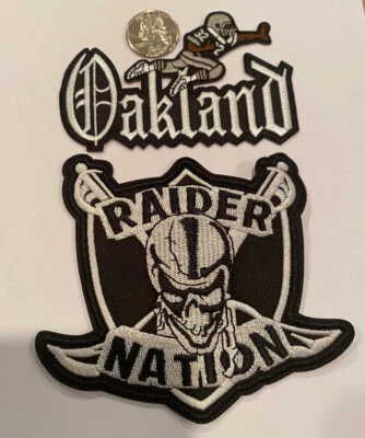 (2)-OAKLAND RAIDERS VINTAGE Estilo PARCHES BORDADOS PLANCHA. ¡HERMOSO! Foto 1 de 3