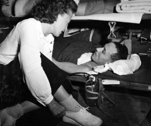 WW2 Photo WWII US Navy Flight Nurse Attends To A Patient World War Two / 1666 - Picture 1 of 1