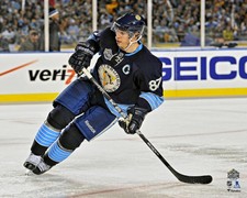 Sidney Crosby Penguins Unsigned 2011 NHL Winter Classic Photo