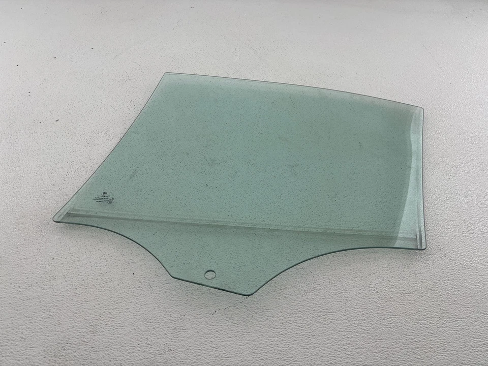 07-11 Bmw 325I 328I 355I E90 Puerta trasera derecha pasajero ventana vidrio OEM Foto 1 de 4