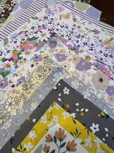 Fabric Bundle 18 ~ 8 " Squares No Dups Pretty Ditzy Prints Feedsack Repro Quilt - Picture 1 of 15