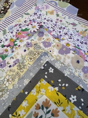 Fabric Bundle 18 ~ 8 " Squares No Dups Pretty Ditzy Prints Feedsack Repro Quilt - Image 1 of 4