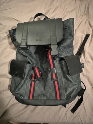 Mochila Gucci GG Supreme PVC y Cuero Gris X Negro 495563 Foto 1 de 4