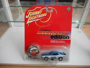 Johnny Lightning Dodge Challenger "Gone" in Blue/White on 1:64 on Blister - Picture 1 of 2