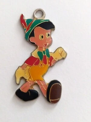 Ciondolo Pinocchio vintage in argento e smalto. Marchiato © Walt Disney. - Immagine 1 di 4