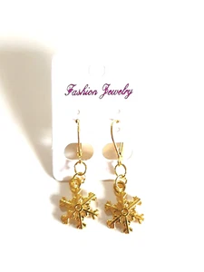 ❄Sweet Christmas Snowflake Gold Plated Earrings❄ - Picture 1 of 8