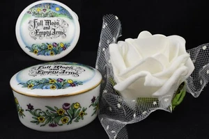 Franklin Mint Melodies of Love Music Box ~ Full Moon & Empty Arms ©1981 - Picture 1 of 4