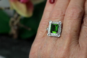 Anillo Diópsido Cromo Corte Esmeralda 2.75 ct, Circón Blanco TALLA 8 NUEVO Caja de Regalo - Imagen 1 de 9