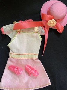 Adorable Barbie Original cream and coral dress fedora shoes - Picture 1 of 9