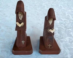 VINTAGE PAIR OF CARVED WOOD MONKS PRIESTS BOOKENDS MEXICO - Picture 1 of 7