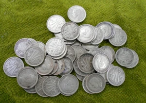 #C53. FIFTY(50) AUSTRALIAN STERLING SILVER THREEPENCE COINS - 1938 to 1944 - Picture 1 of 1