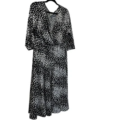 Vestido midi negro blanco estampado geométrico cuello en V manga 3/4 carrera informal Foto 1 de 4